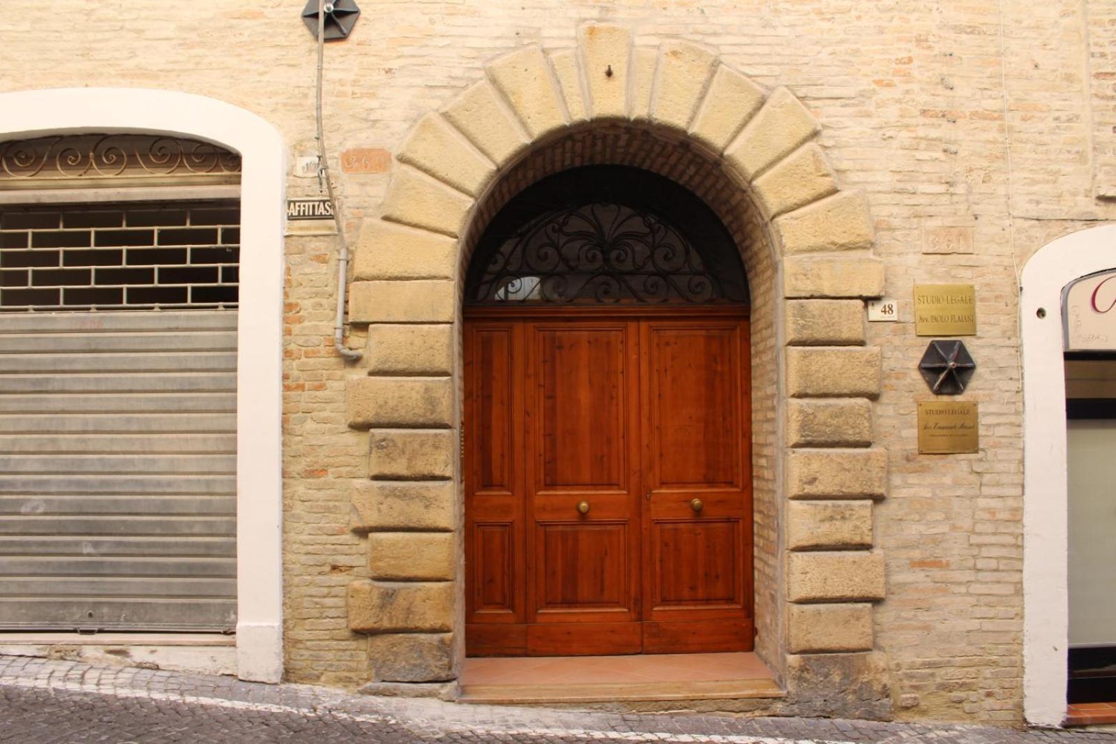 “Antica Dimora” Esclusivo Appartamento Fermo Buitenkant foto